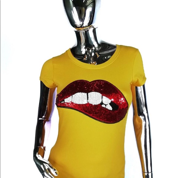 T shirt with lips application - Picture 4 of 4
